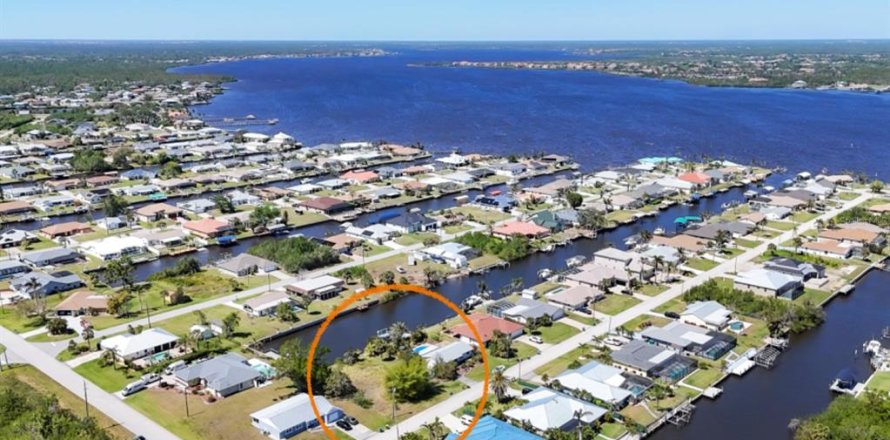 Land in Port Charlotte, Florida № 1581910
