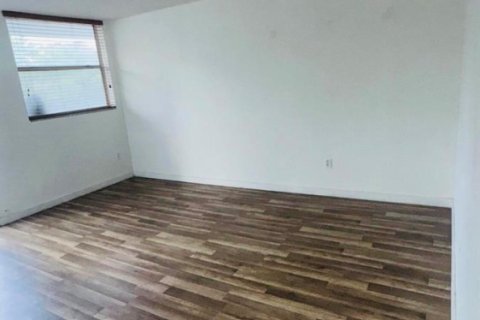 Condo in North Bay Village, Florida, 1 bedroom № 2083564 - photo 2