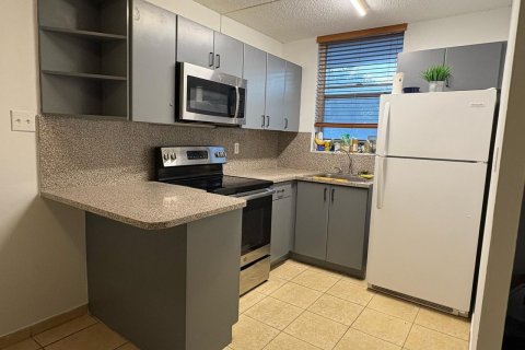 Condo in North Bay Village, Florida, 1 bedroom  № 2083564