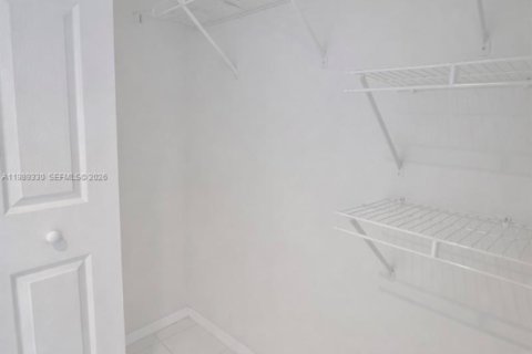 Condo in Miami, Florida, 1 bedroom  № 2255387 - photo 13
