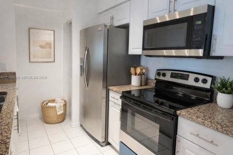 Condo in Miami, Florida, 1 bedroom  № 2255387 - photo 10