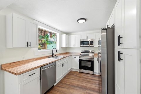 Casa en venta en Tampa, Florida, 3 dormitorios, 110.18 m2 № 2230503 - foto 6