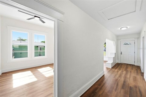 Casa en venta en Tampa, Florida, 3 dormitorios, 110.18 m2 № 2230503 - foto 8