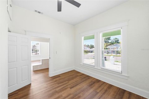 Casa en venta en Tampa, Florida, 3 dormitorios, 110.18 m2 № 2230503 - foto 18