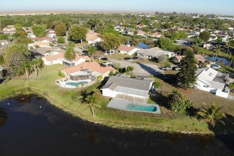 Купить виллу или дом в Корал-Спрингс, Флорида 3 спальни, 166.3м2, № 2050424 - фото 25