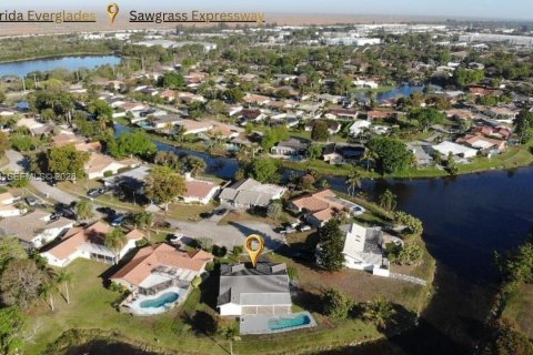 Купить виллу или дом в Корал-Спрингс, Флорида 3 спальни, 166.3м2, № 2050424 - фото 24