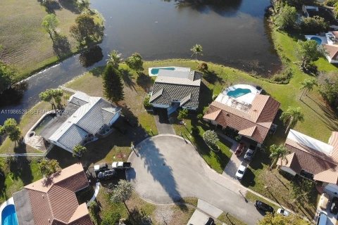 Купить виллу или дом в Корал-Спрингс, Флорида 3 спальни, 166.3м2, № 2050424 - фото 21