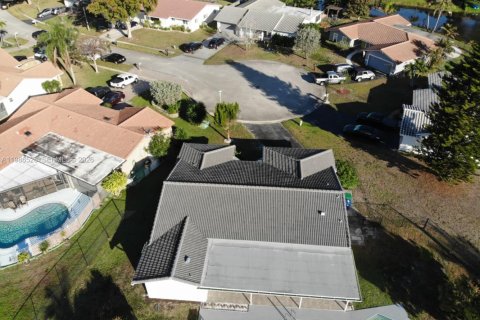 Купить виллу или дом в Корал-Спрингс, Флорида 3 спальни, 166.3м2, № 2050424 - фото 23