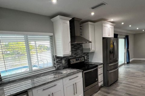 Купить виллу или дом в Корал-Спрингс, Флорида 3 спальни, 166.3м2, № 2050424 - фото 3