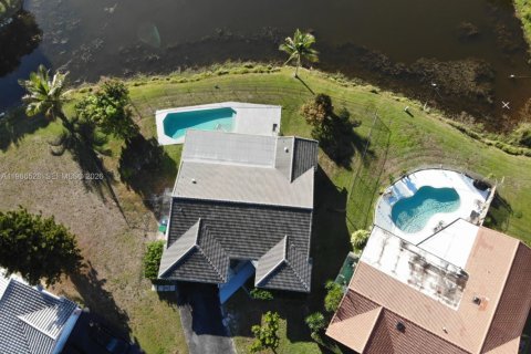 Купить виллу или дом в Корал-Спрингс, Флорида 3 спальни, 166.3м2, № 2050424 - фото 20