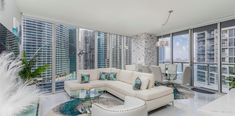 Condominio en Miami, Florida, 2 dormitorios № 1942234