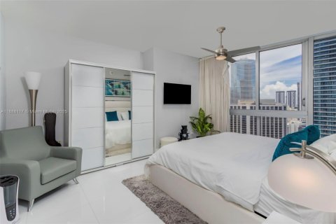 Condominio en venta en Miami, Florida, 2 dormitorios, 128.76 m2 № 1942234 - foto 11