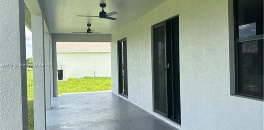 Casa en Cape Coral, Florida 3 dormitorios № 1895235