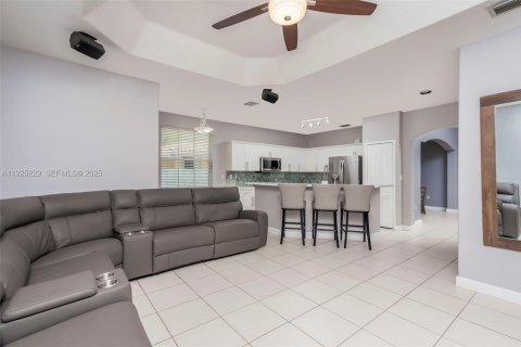 Снять в аренду виллу или дом в Мирамар, Флорида 3 спальни, 185.62м2, № 1991619 - фото 11