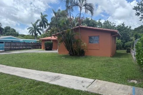 House in Wilton Manors, Florida 3 bedrooms, 148.46 sq.m. № 1886531 - photo 3