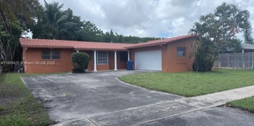House in Wilton Manors, Florida 3 bedrooms, 148.46 sq.m. № 1886531