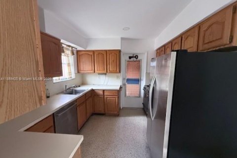 House in Wilton Manors, Florida 3 bedrooms, 148.46 sq.m. № 1886531 - photo 19