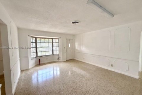 House in Wilton Manors, Florida 3 bedrooms, 148.46 sq.m. № 1886531 - photo 7