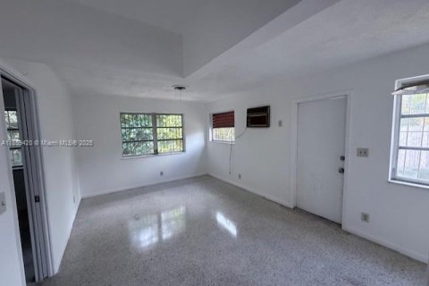 House in Wilton Manors, Florida 3 bedrooms, 148.46 sq.m. № 1886531 - photo 20