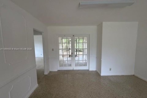 House in Wilton Manors, Florida 3 bedrooms, 148.46 sq.m. № 1886531 - photo 8