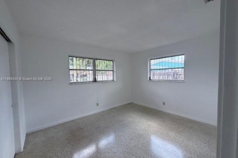 House in Wilton Manors, Florida 3 bedrooms, 148.46 sq.m. № 1886531 - photo 28