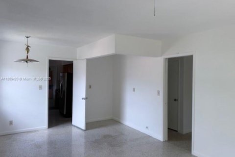 House in Wilton Manors, Florida 3 bedrooms, 148.46 sq.m. № 1886531 - photo 22