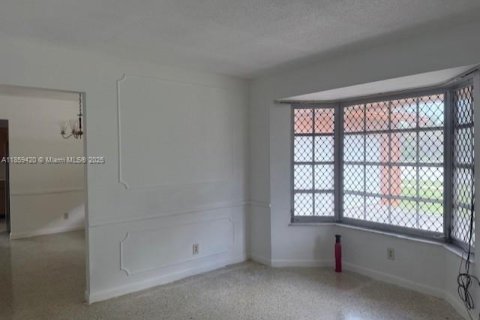 House in Wilton Manors, Florida 3 bedrooms, 148.46 sq.m. № 1886531 - photo 13