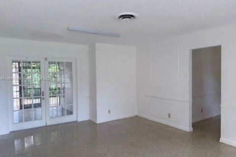 House in Wilton Manors, Florida 3 bedrooms, 148.46 sq.m. № 1886531 - photo 6