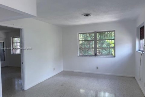 House in Wilton Manors, Florida 3 bedrooms, 148.46 sq.m. № 1886531 - photo 21