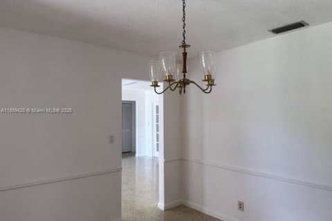 House in Wilton Manors, Florida 3 bedrooms, 148.46 sq.m. № 1886531 - photo 14