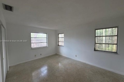 House in Wilton Manors, Florida 3 bedrooms, 148.46 sq.m. № 1886531 - photo 26