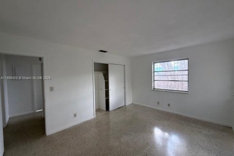 House in Wilton Manors, Florida 3 bedrooms, 148.46 sq.m. № 1886531 - photo 27