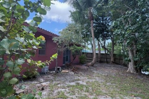 House in Wilton Manors, Florida 3 bedrooms, 148.46 sq.m. № 1886531 - photo 30