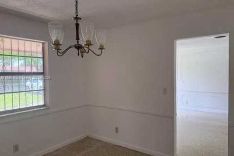 House in Wilton Manors, Florida 3 bedrooms, 148.46 sq.m. № 1886531 - photo 15