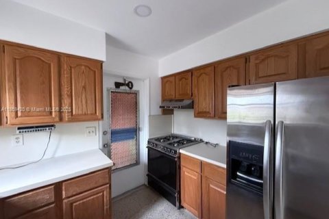 House in Wilton Manors, Florida 3 bedrooms, 148.46 sq.m. № 1886531 - photo 18