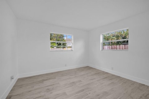 House in Lauderhill, Florida 5 bedrooms, 185.62 sq.m. № 2082160 - photo 24