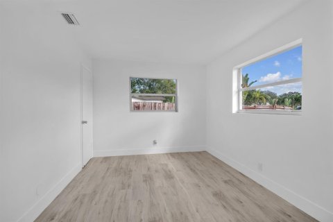 House in Lauderhill, Florida 5 bedrooms, 185.62 sq.m. № 2082160 - photo 21