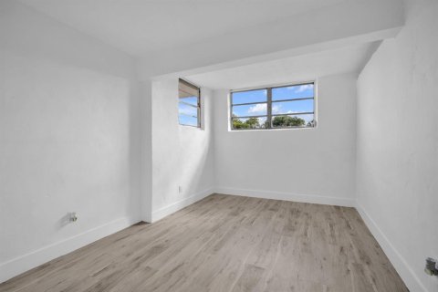 House in Lauderhill, Florida 5 bedrooms, 185.62 sq.m. № 2082160 - photo 29