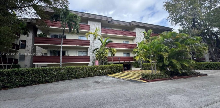 Condo in Coral Gables, Florida, 1 bedroom  № 1951565