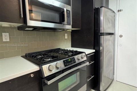 Condo in Coral Gables, Florida, 1 bedroom  № 1951565 - photo 9