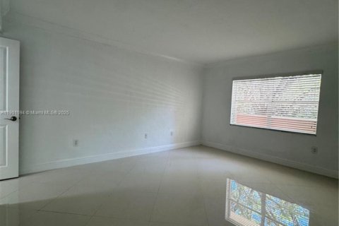 Condo in Coral Gables, Florida, 1 bedroom  № 1951565 - photo 6