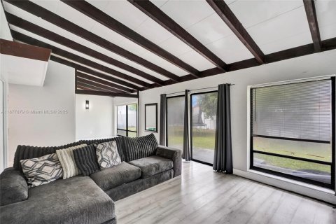 Villa ou maison à vendre à Miami Gardens, Floride: 3 chambres № 1931785 - photo 3