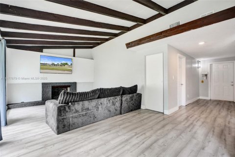Villa ou maison à vendre à Miami Gardens, Floride: 3 chambres № 1931785 - photo 5