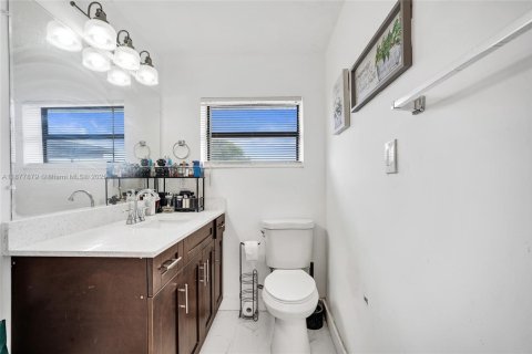 Villa ou maison à vendre à Miami Gardens, Floride: 3 chambres № 1931785 - photo 13