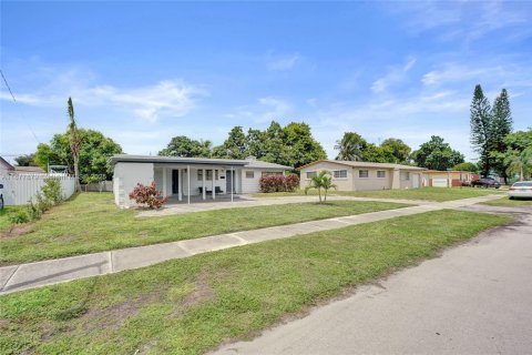 Villa ou maison à vendre à Miami Gardens, Floride: 3 chambres № 1931785 - photo 2