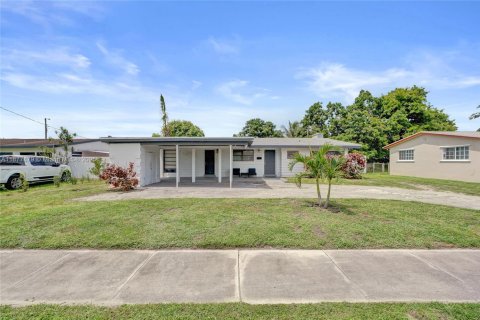 Villa ou maison à vendre à Miami Gardens, Floride: 3 chambres № 1931785 - photo 1