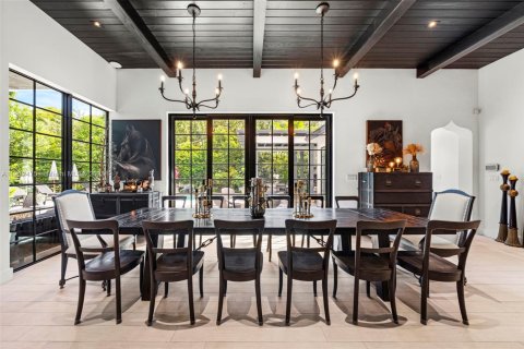 House in Miami, Florida 4 bedrooms, 332.5 sq.m. № 1955960 - photo 17