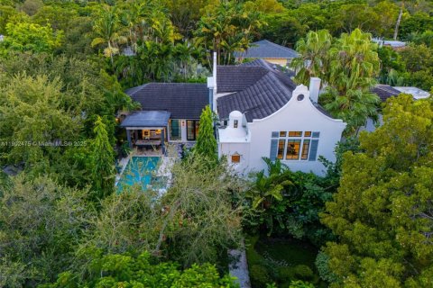 House in Miami, Florida 4 bedrooms, 332.5 sq.m. № 1955960 - photo 2