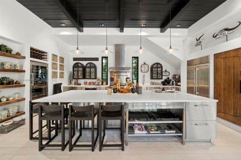 House in Miami, Florida 4 bedrooms, 332.5 sq.m. № 1955960 - photo 18