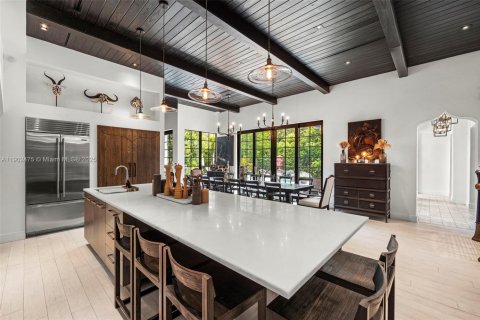 House in Miami, Florida 4 bedrooms, 332.5 sq.m. № 1955960 - photo 19